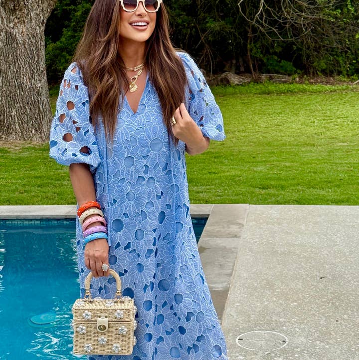 BuddyLove – wholesale Klänning - Dam – Pamela Poppy blå pärlblommig spets maxiklänning3