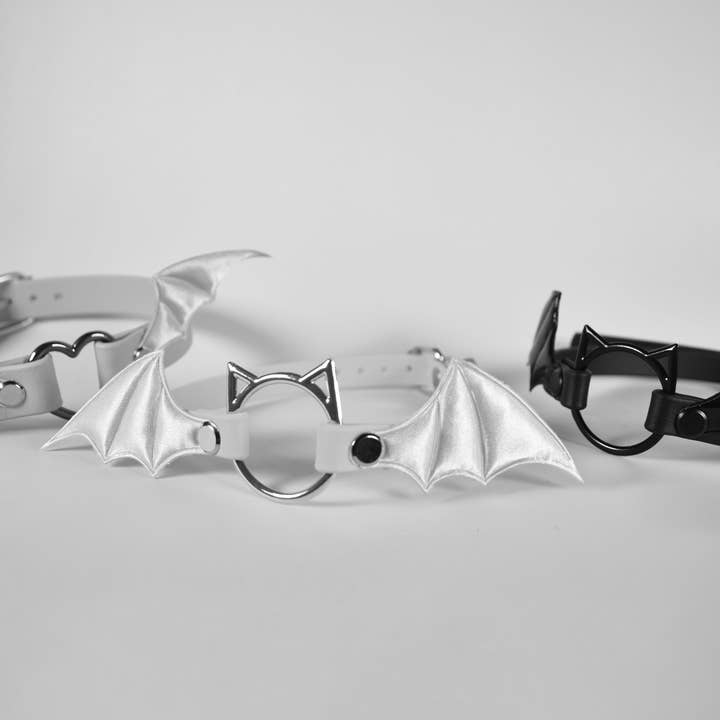 Crea il tuo girocollo pipistrello per la vendita all'ingrosso da parte di Naughty Pawsies