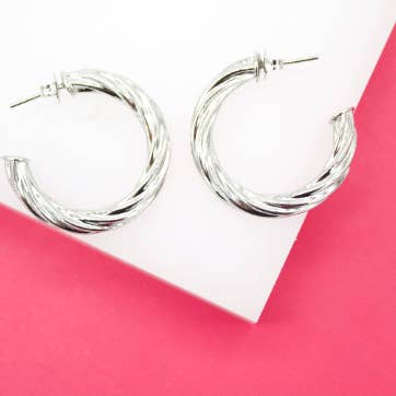 Boucles d'oreilles créoles torsadées remplies de rhodium 18 carats pour la vente par MIA Jewelry