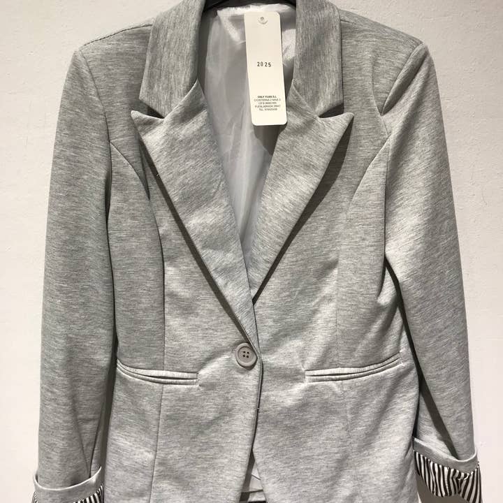 Only Yuan – Großhandel Jacke – Damen – Amerikanische Jacke Ref. 2025