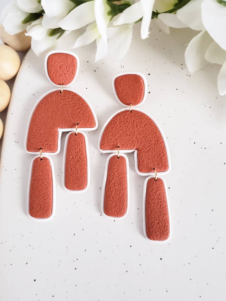 Grande contorno pendente in terracotta biologica | Orecchini per la vendita all'ingrosso da parte di LulaLina Design
