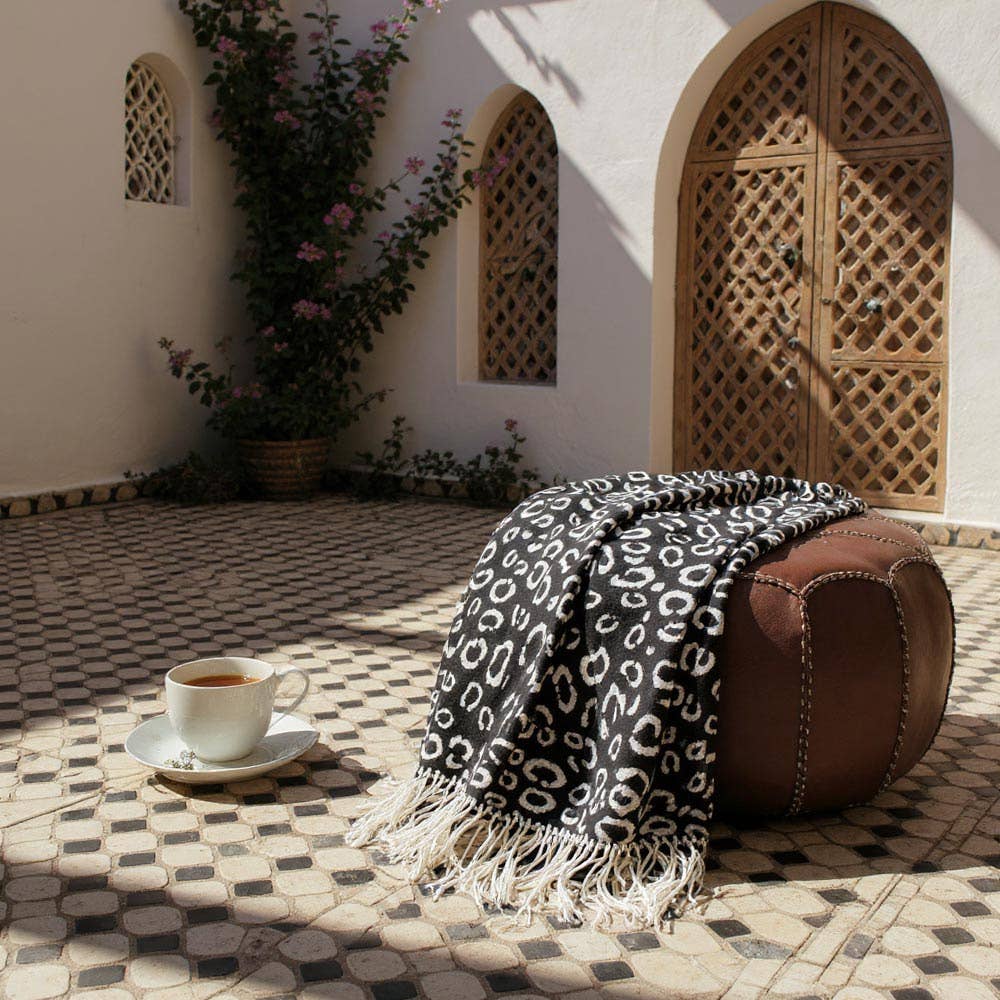 Sensibling Corp. - Wholesale Scarf - Women's - Leopard Print Pashmina Scarf Shawl5