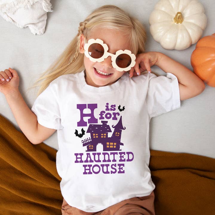 H är för Spökhus T-shirt för Småbarn och Ungdomar för wholesale av Itsy Bitsy Bella Co