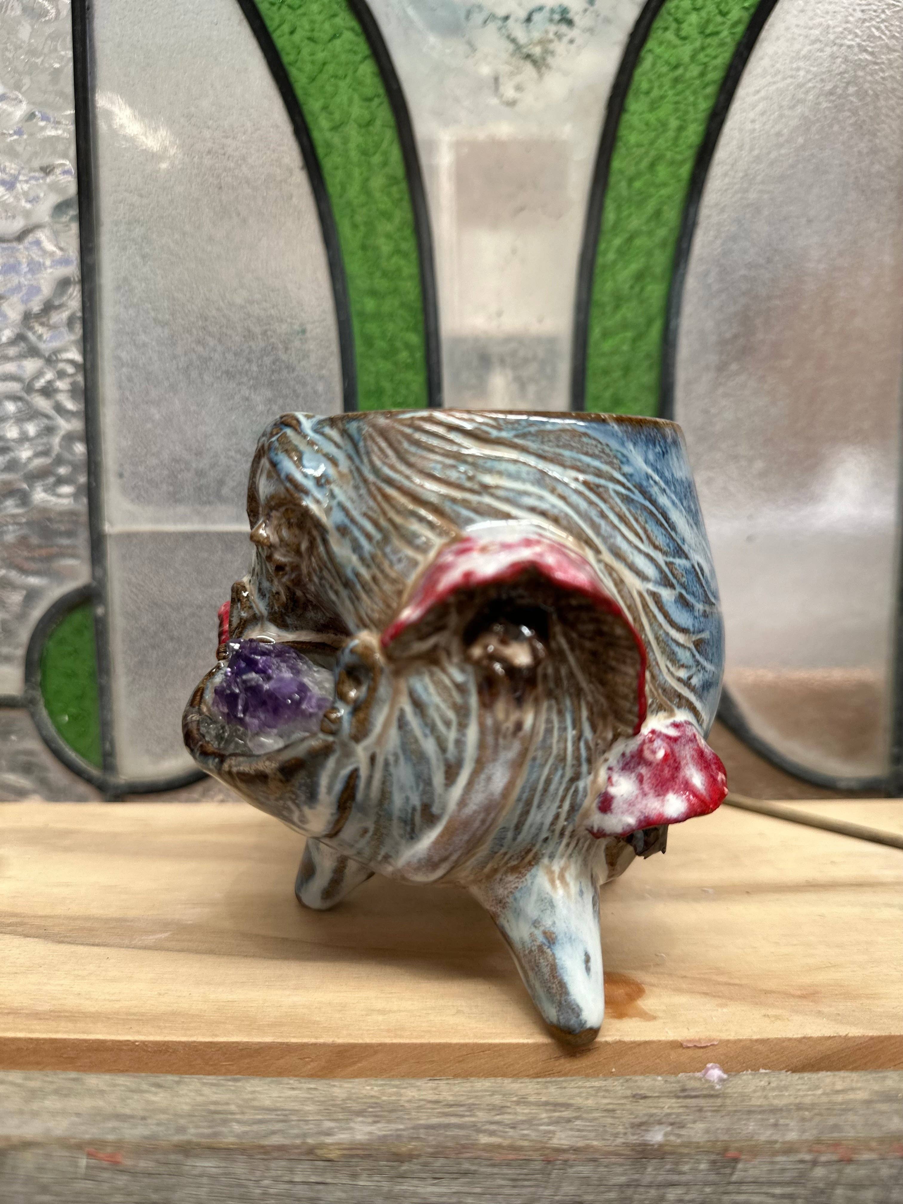 Carys Martin Ceramics - Wholesale Decorative Tabletop Object - Cauldron Crystal Cup – Goddess & Toadstools with Amethyst Cluster1