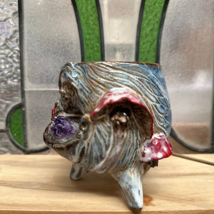 Carys Martin Ceramics - Wholesale Decorative Tabletop Object - Cauldron Crystal Cup – Goddess & Toadstools with Amethyst Cluster1