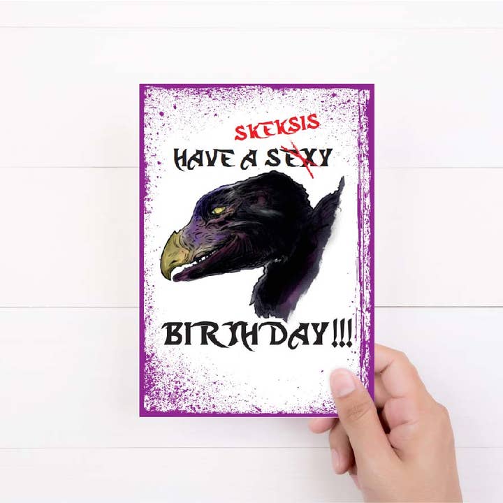 The Purple Spell - Venta al por mayor Tarjetas de cumpleaños - Cristal oscuro
Tarjeta de cumpleaños temática retro geek, 2 diseños