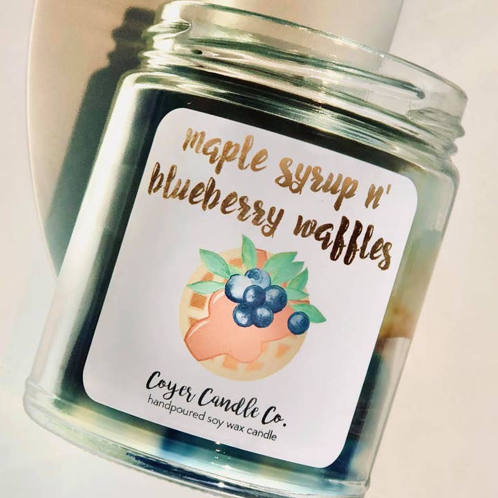 Bougie en pot de 9 oz - Gaufres au sirop d'érable et aux bleuets pour la vente par Coyer Candle Co.