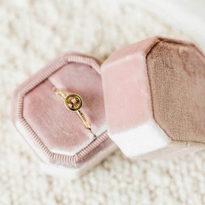 Lunette de bague de fiançailles en morganite sertie en or jaune 10 carats, 14 à 18 carats, or blanc, or rose pour la vente par Sheena Jewellery