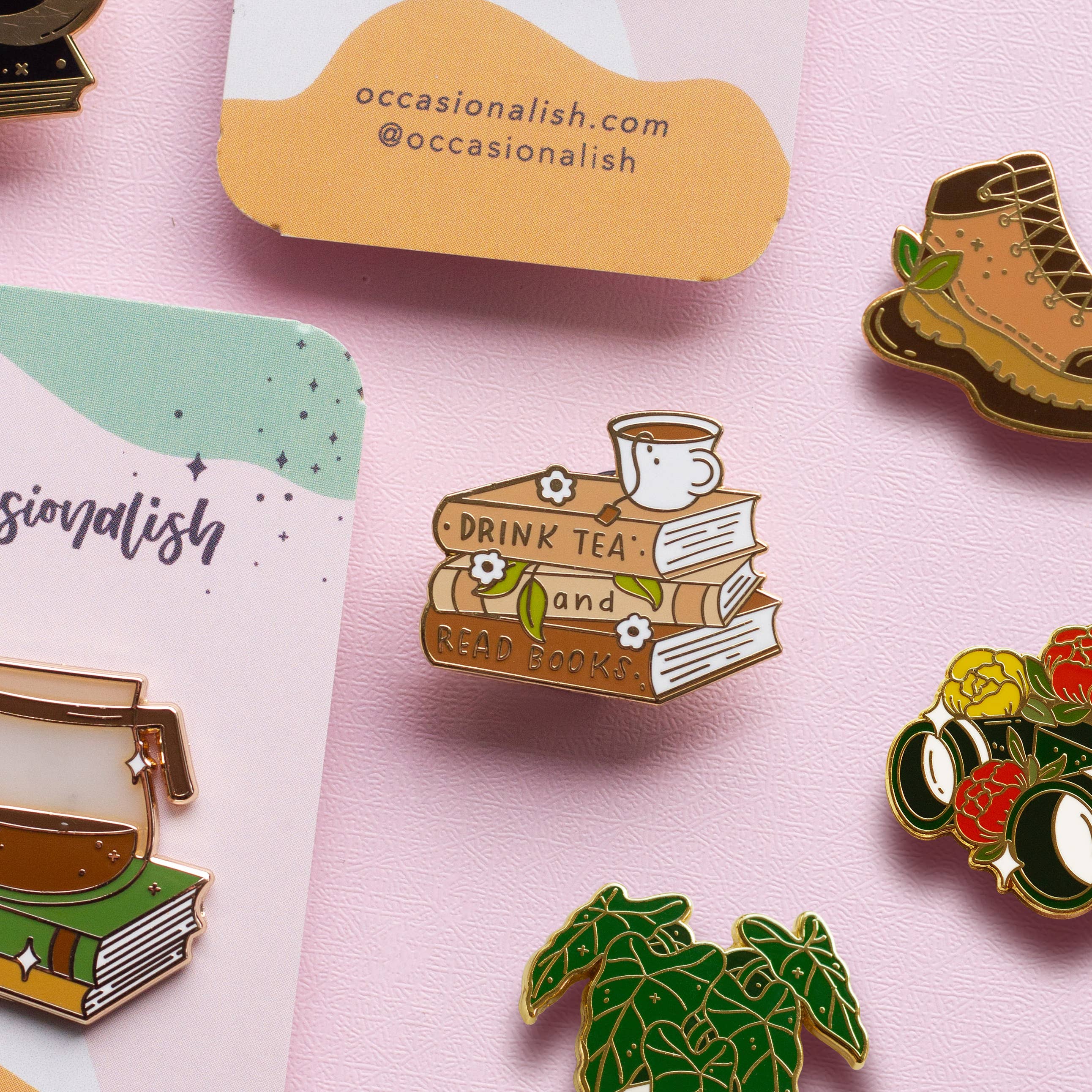 Occasionalish - Wholesale Lapel Pin/Button - Tea and Books Enamel Pin1