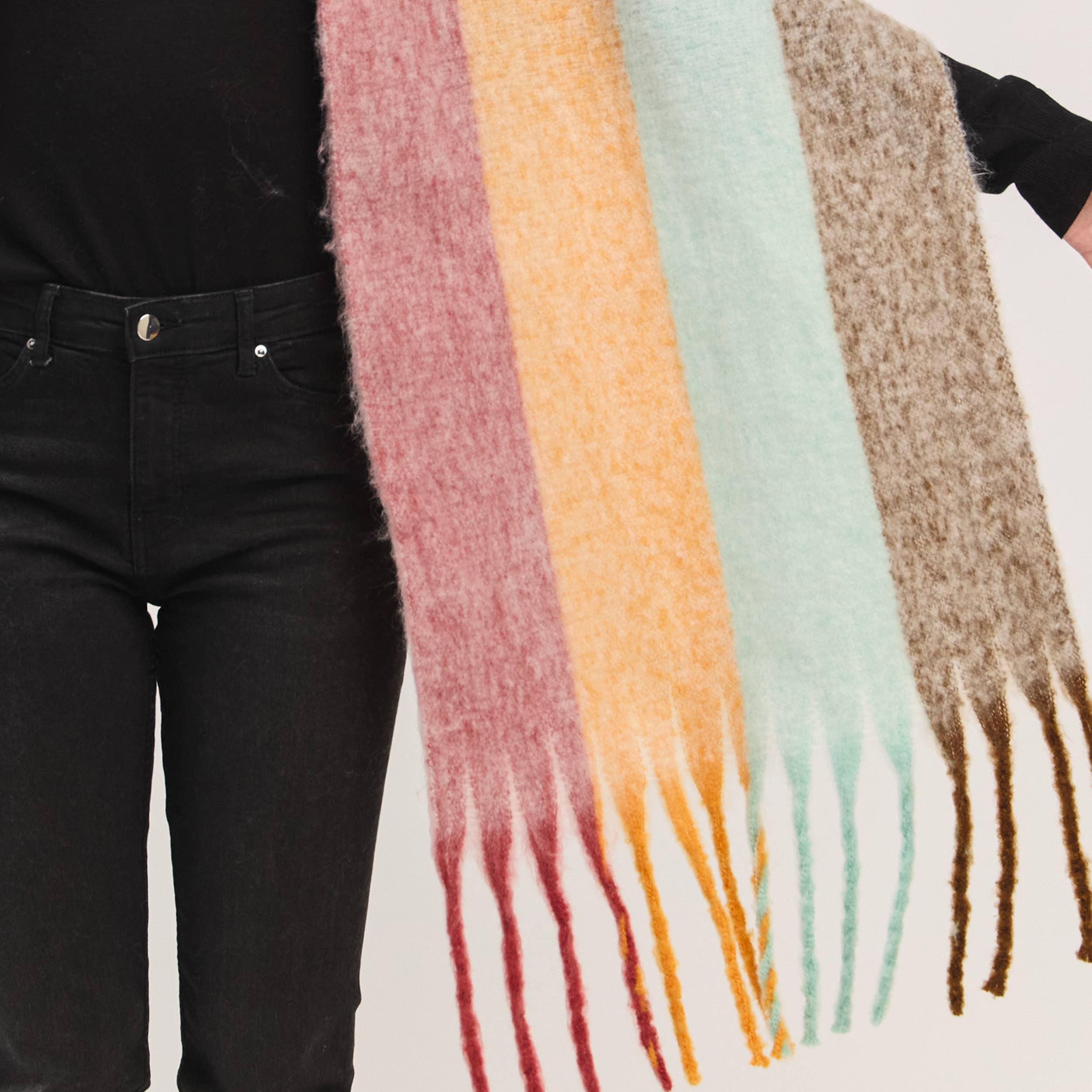 Hana – Cachecol - Mulher por atacado – Cachecol com Franjas de Bloco de Cor Sólida Escovada6