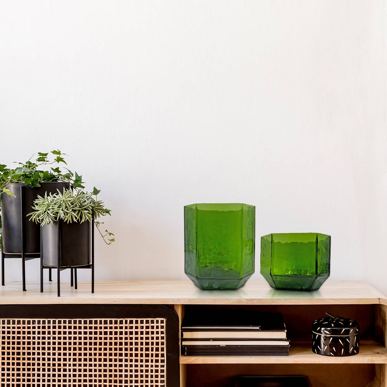 2626 Designs – wholesale Vase – Decorative Handmade Glass Vase in Green1