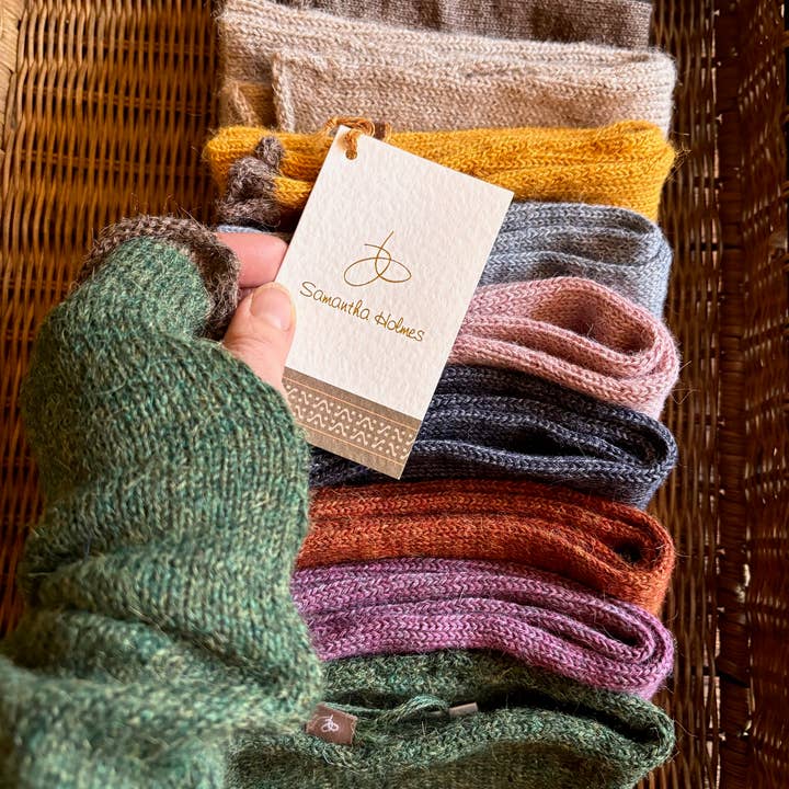 Guanti lunghi 100% alpaca per la vendita all'ingrosso da parte di Samantha Holmes Alpaca Clothing and Gifts