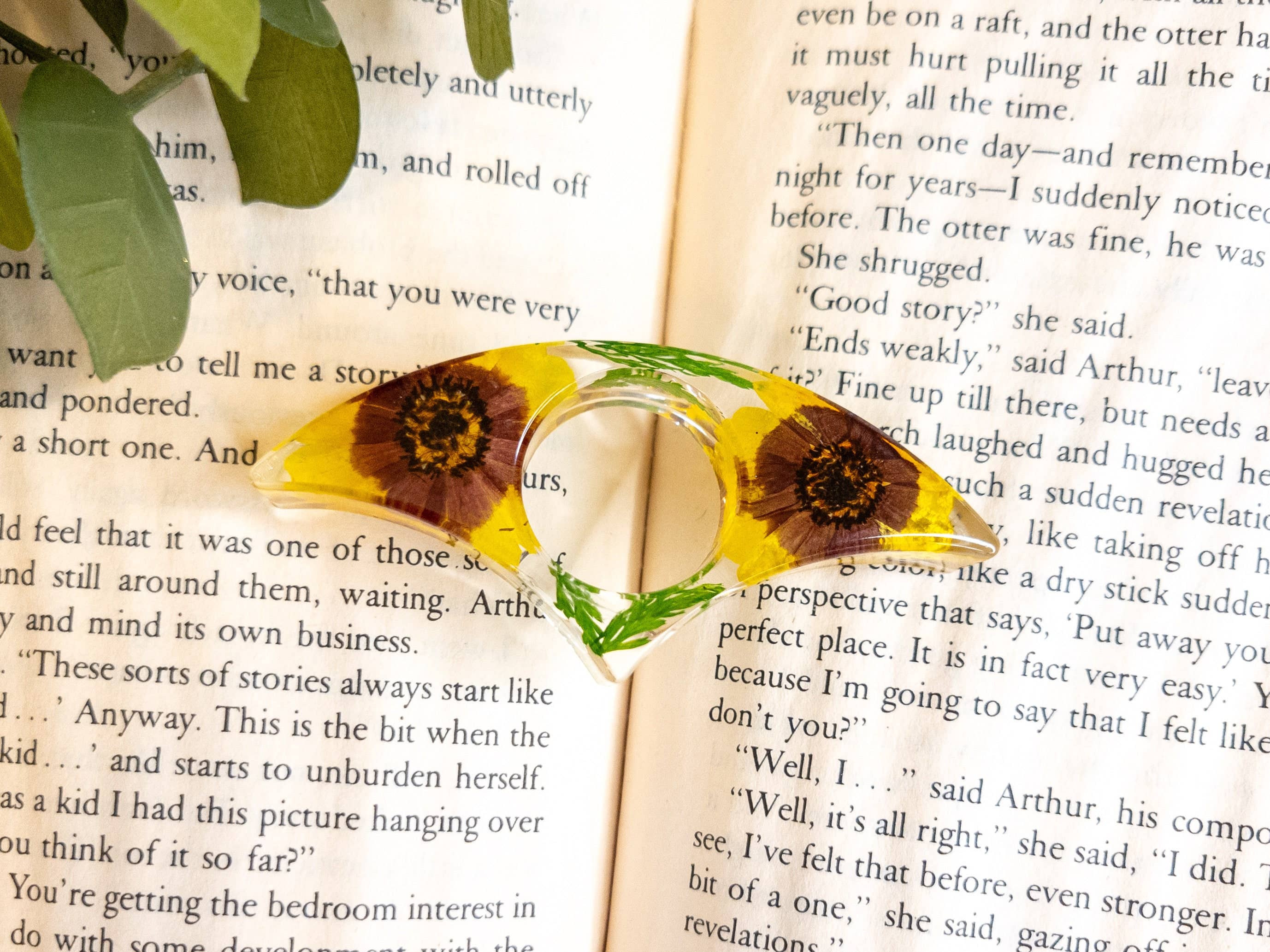 Botanically Bookish - Wholesale Bookmark - Floral Book Page Holder, Flower Thumb Page Spreader3