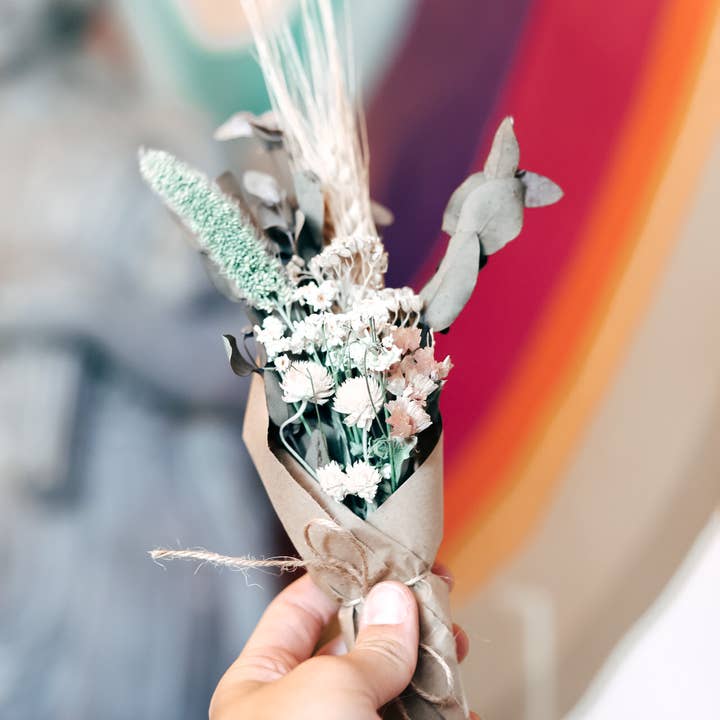 Andi Aesthetics - Wholesale Dried/Pressed Flowers - Small Dried Flower Bouquet1