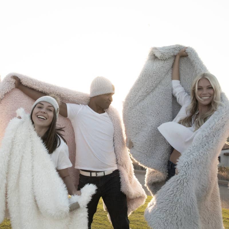 BIG LOViE - Wholesale Throw Blanket - Angel Plush Blanket - Big12