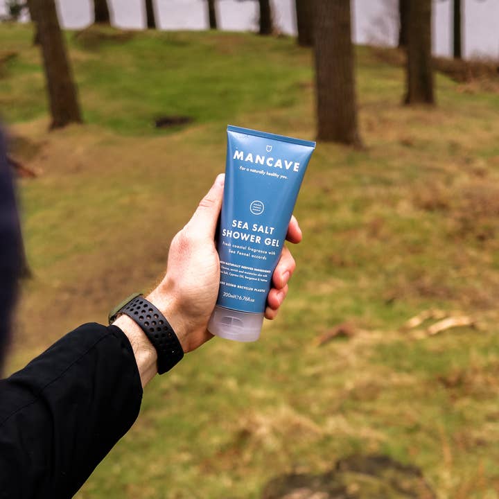 ManCave - Vendita all'ingrosso Bagnoschiuma/gel doccia - Gel Doccia Uomo | 200ml | Profumo di Sale Marino | Formulazione Naturale | Regalo per lui1