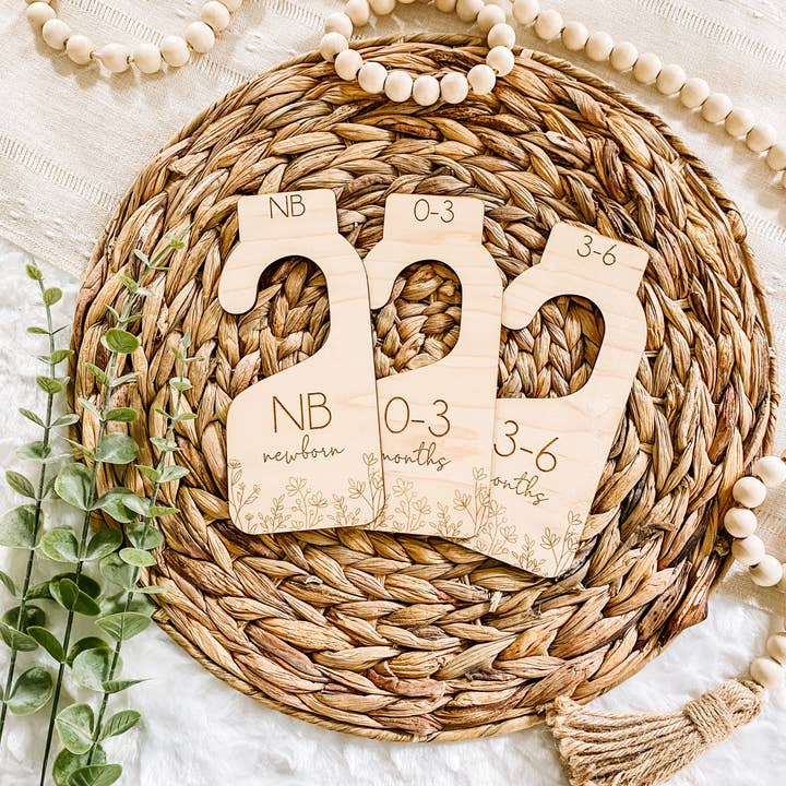 Séparateurs de placard pour chambre de bébé - Fleurs simples pour la vente par Claire and Bella