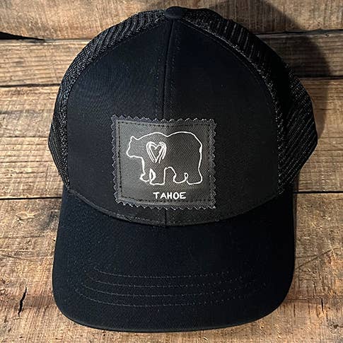 Chapeau de camionneur en coton biologique Bear Tahoe pour la vente par Dharma Love