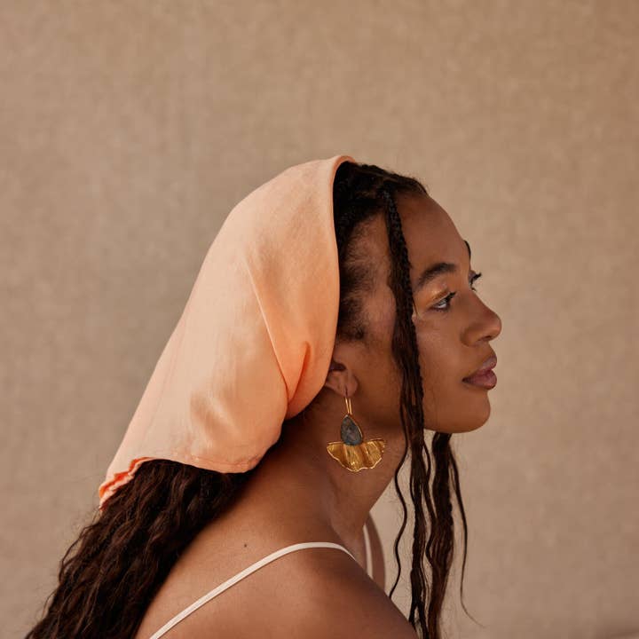 Foulard en satin pêche pour la vente par Fanm Djanm