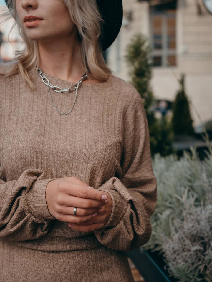 Beiger Pullover mit überschnittenen Ärmeln für den Großhandel von Azuri