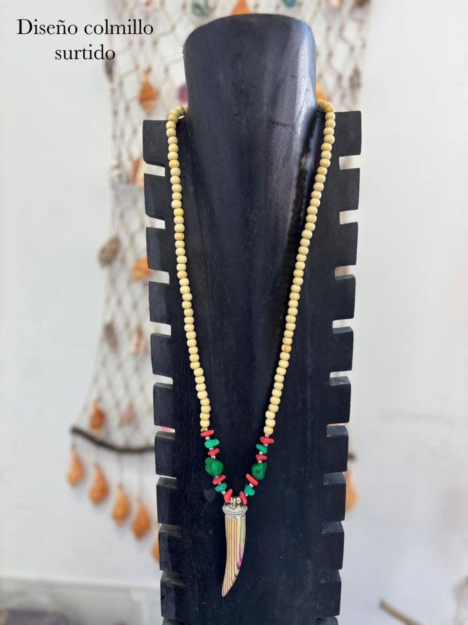 Hecho a mano – Engroshandel Halskæde med medaljon – Etniisk halskæde med farverige perler og elfenbenshorn7