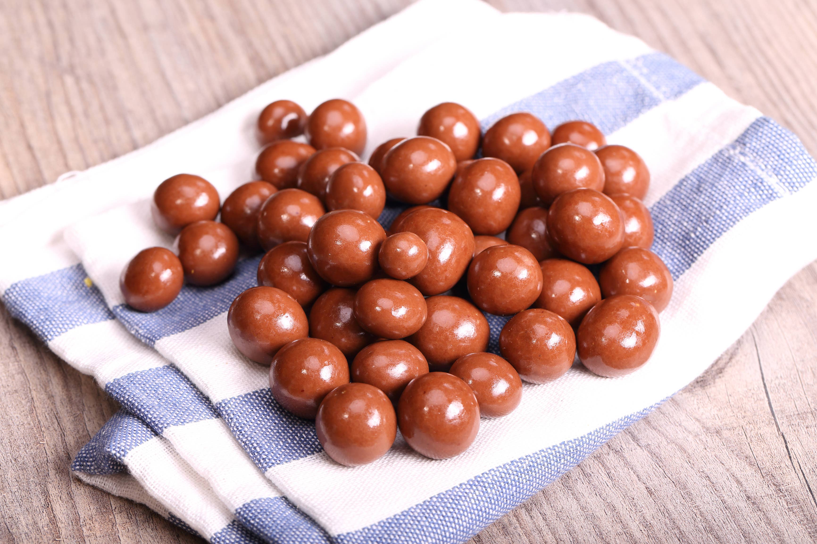 Dillon Candy Company - Wholesale Chocolate Covered Sweets - Chocolate Milk, Peanuts, 3 oz Snack Tray2