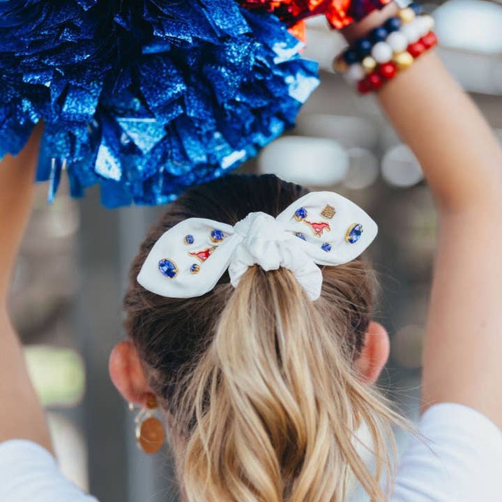 Brianna Cannon – Engroshandel Scrunchie – Kvinder – SMU Hvid Logo Sløjfe Scrunchie1