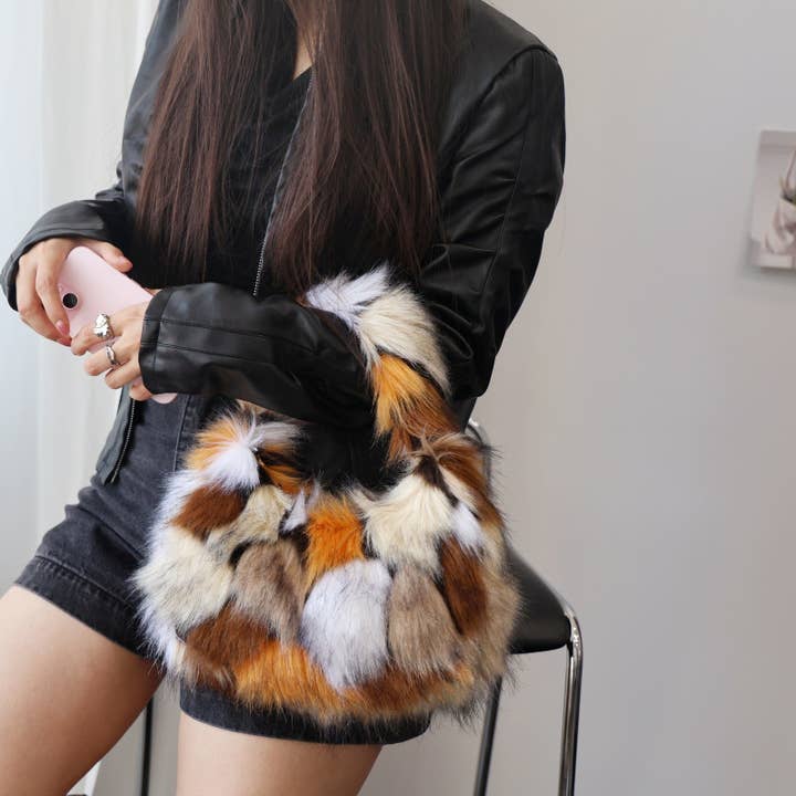 Dipped Shop - Wholesale Top handle bag – women's - Winter Leopard Print Fluffy Underarm Handbag DP25G6675