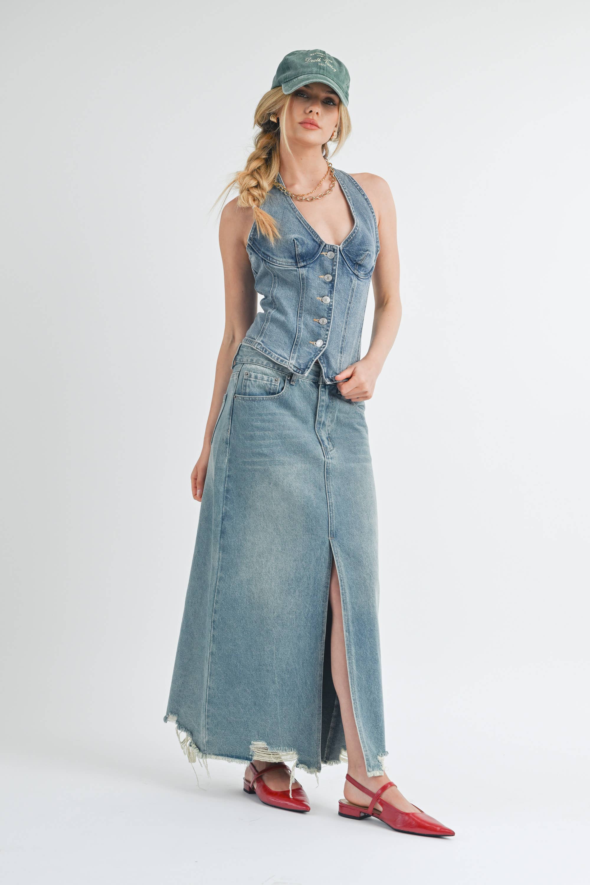 DENIM MÉDIO Saia longa de jeans com fenda frontal S7694 para venda a revendedores na Faire7