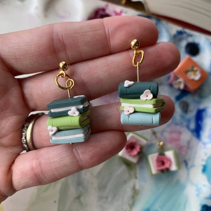 Mini Piles de Livres pour la vente par Hello Neighbor Art