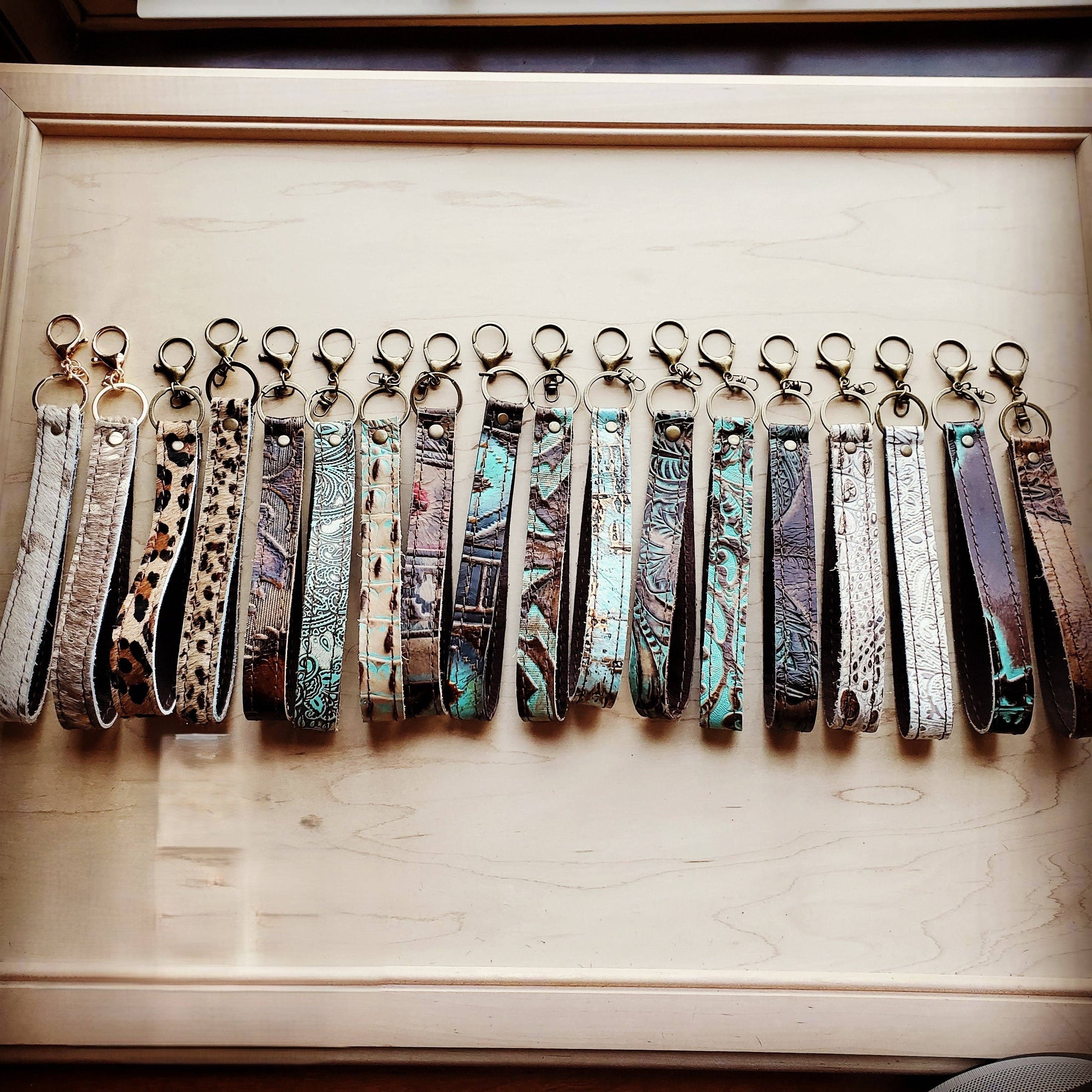 The Jewelry Junkie - Vente Porte-clés – femme - Porte-clés en cuir gaufré Oyster Paisley 701c1