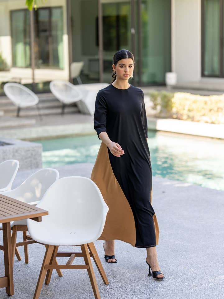 Swing jurk met V-rug zwart/Cognac voor wholesale door Level Collection