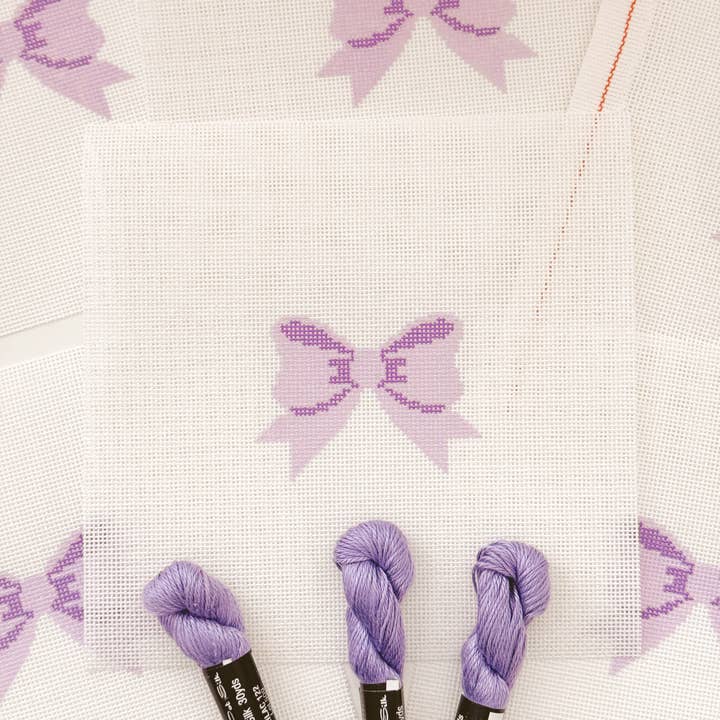 Estetisk lila flirtig rosett broderikanvas, 18-mesh rosett nybörjarbroderikanvas, 2"x3" rosettkanvas för wholesale av Cotswold Co Designs