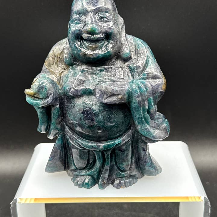 Ioliet met smaragd Happy Laughing Buddha gravure G867 voor wholesale door The 7 Directions