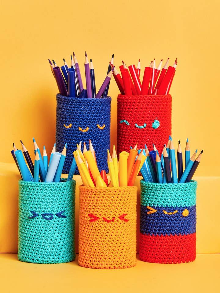 Kit de crochet pour pot à crayons Sirdar pour la vente par DMC