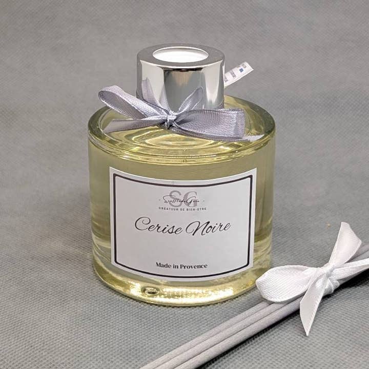 Diffuseur à bâtonnets PREMIUM – Cerise Noire | 125 ml pour la vente par Sarl SdG / Souffle de Gaïa