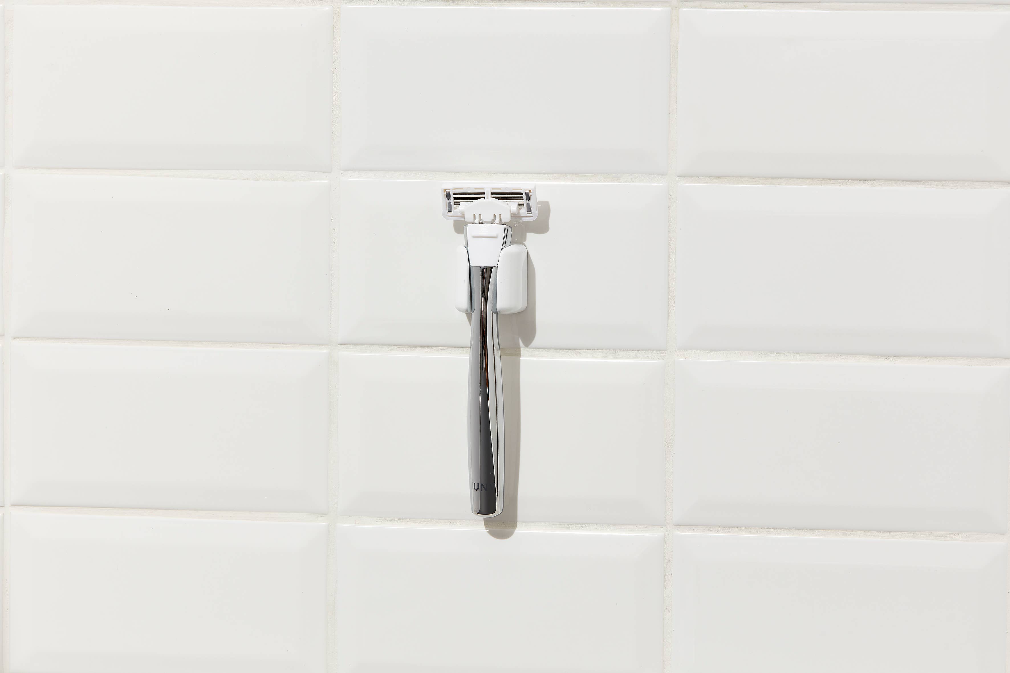 UNY – Lâmina por atacado – Aparelho de barbear DUO e suporte de parede4