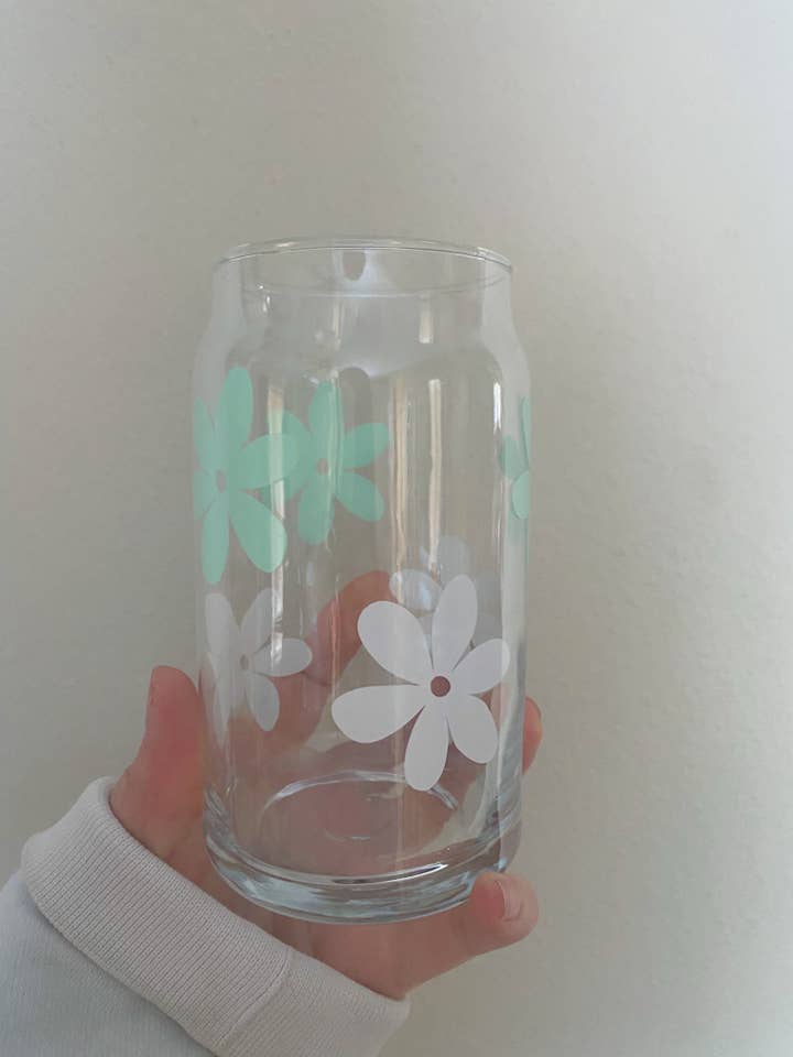 Coupe en verre à fleurs bleues et blanches pour la vente par Balai LLC