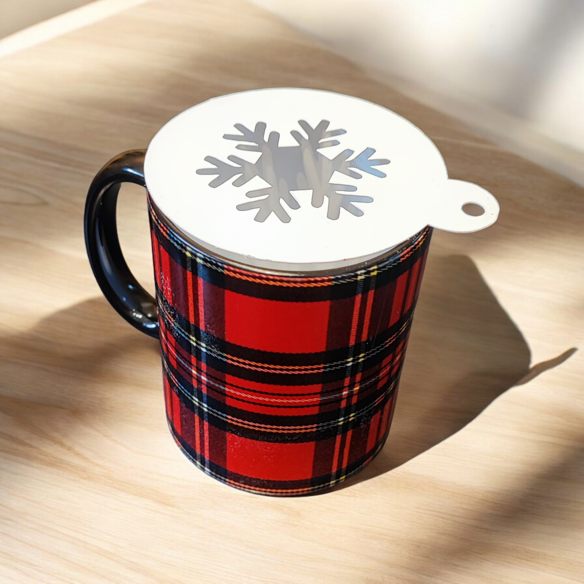 URBAN.ITY SRL – Großhandel Kaffeebecher – Tartan Ceramic Mug 325ml - DARK BLUE/RED SQUARES4