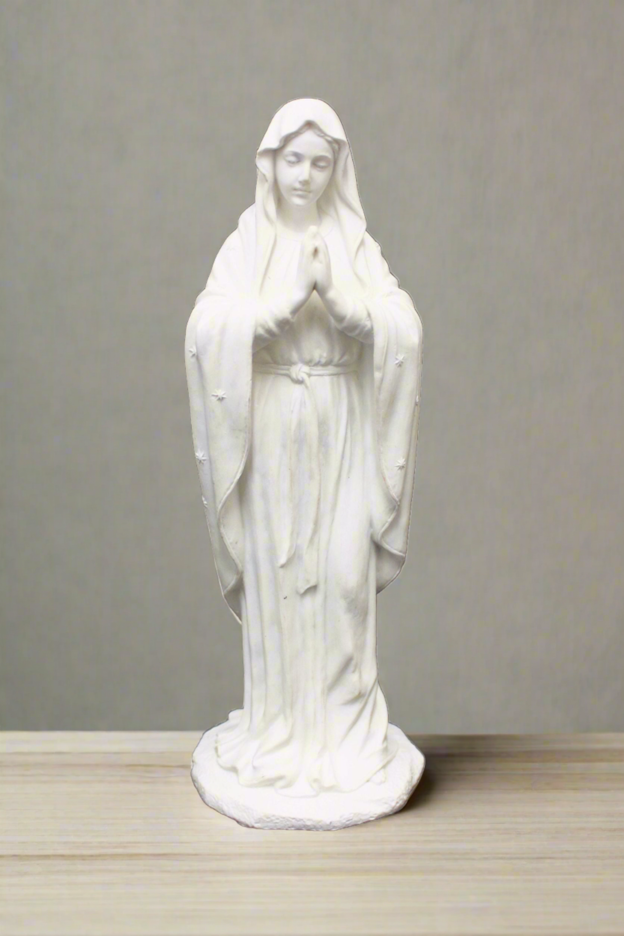 Goldscheider of Vienna - Vente Figurine décorative - Statue de Vierge adorée en blanc 8 pouces1