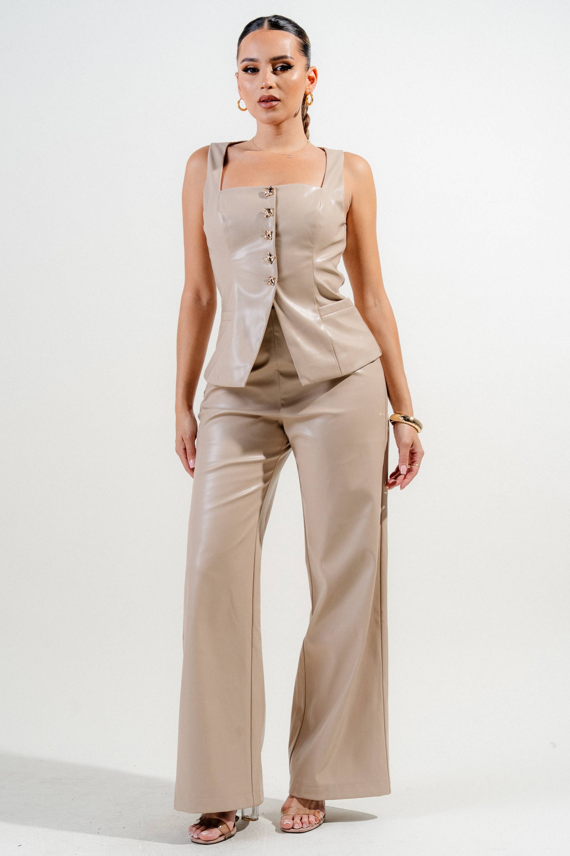 PRIVY - Vendita all'ingrosso Completo top e pantaloni (NON loungewear) - Donna - Completo pantaloni a gamba dritta in finta pelle elasticizzata con gilet blazer HS5021S.6