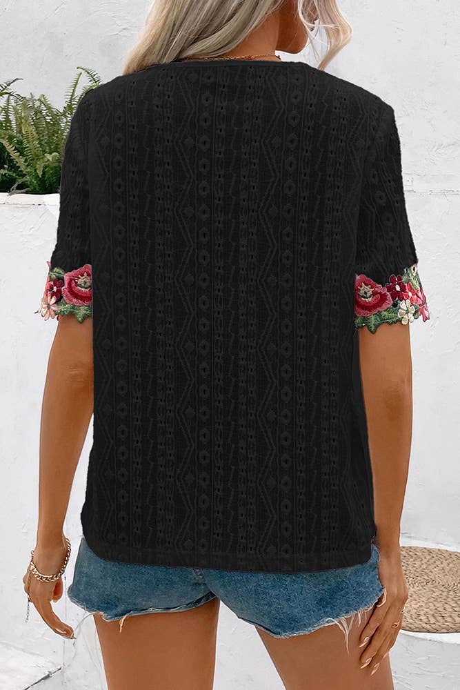 UNISHE - Wholesale Blouse - Women's - Plain Eyelet V Neck Embroidery Lace Blouse YBL0781