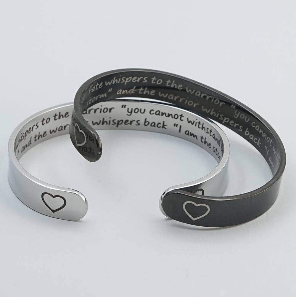 Engraved4Ever - Vente Bracelet manchette - Le destin murmure au guerrier que vous ne pouvez pas résister à la tempête le guerrier chuchote en retour Je suis la tempête3