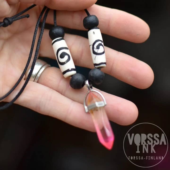 Vorssa Ink - Wholesale Pendant/Charm Necklace - Kristalli kaulakoru1