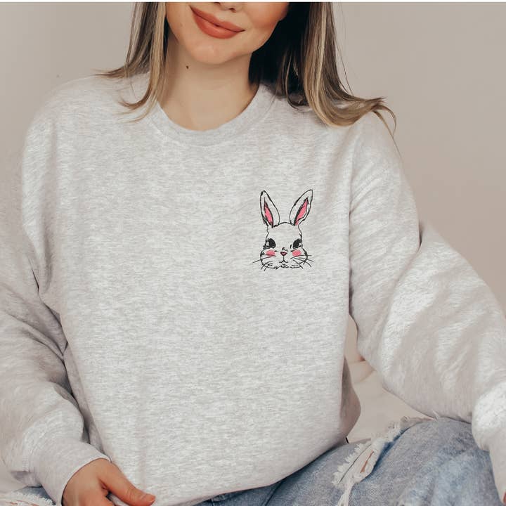 Besticktes Oster-Sweatshirt mit Rundhalsausschnitt Frühlingspullover für den Großhandel von P E T I T R U E