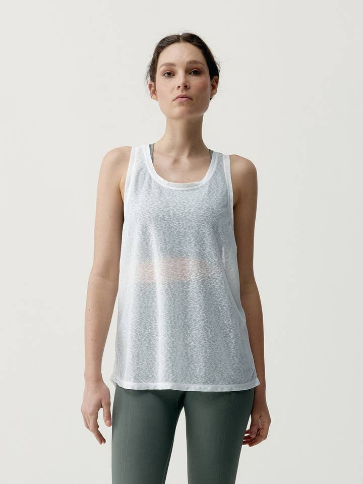 Camicia Ada 2.0 Bianca per la vendita all'ingrosso da parte di Born Living Yoga