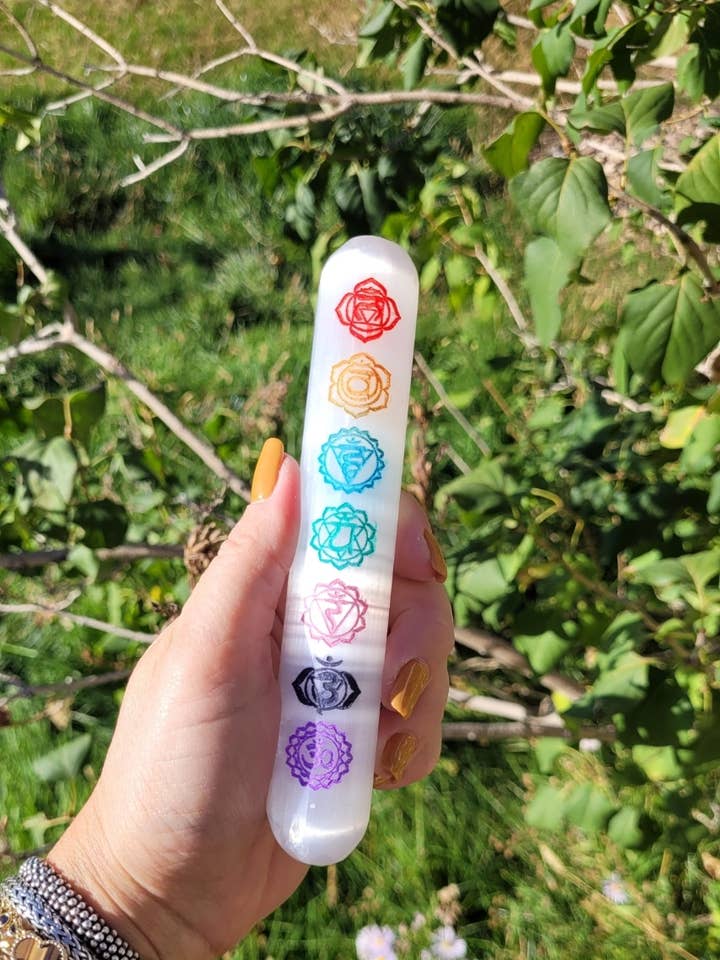 Bacchetta Chakra in selenite per la vendita all'ingrosso da parte di ZARDENIA