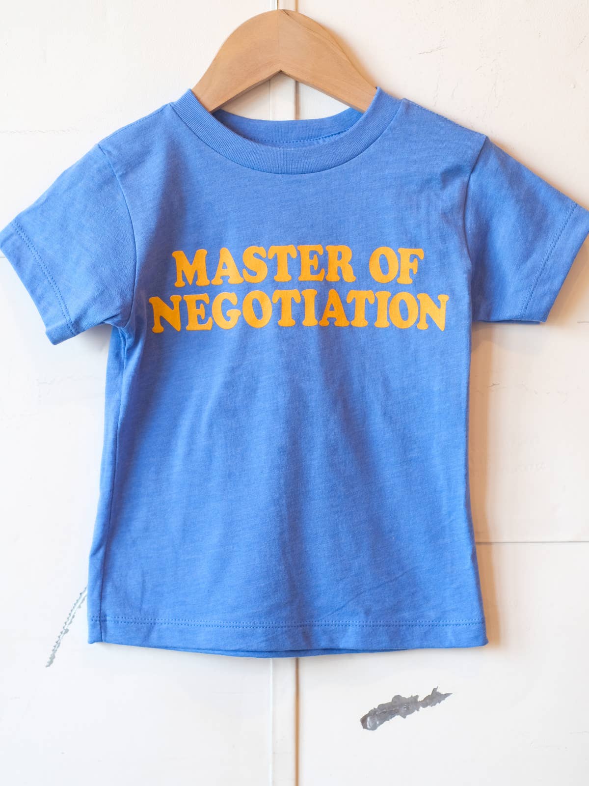 Vintage Azul Master of Negotiation | Camiseta estampada para niños | Tallas 2T - YL de venta al por mayor en Faire