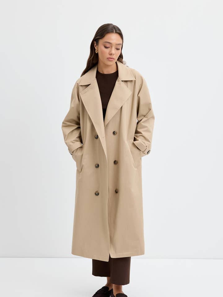 Dobbeltforet lang trenchcoat i stenfarve for engroshandel hos Kadriye Baştürk