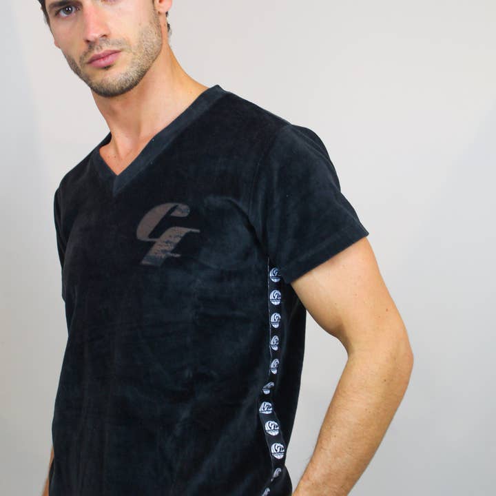 PALAWAN V-RINGAD T-SHIRT SVART för wholesale av Maskdanna by Califortunate